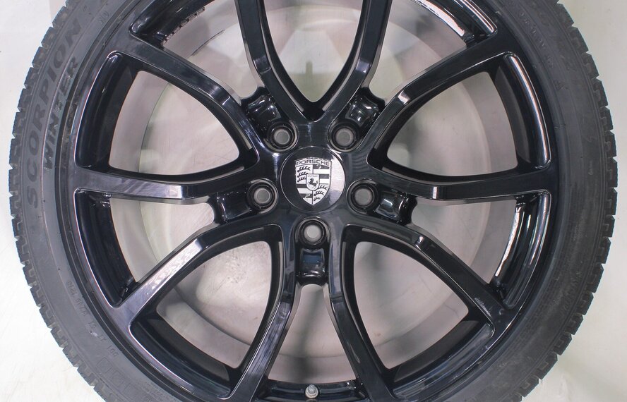 Porsche Porsche Cayenne E3 21 inch velgen Pirelli Winterbanden Origineel