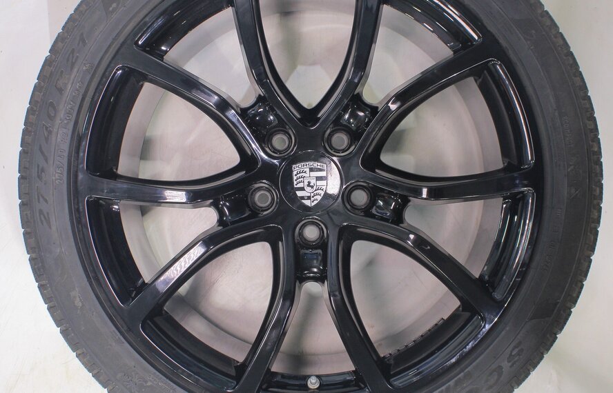 Porsche Porsche Cayenne E3 21 inch velgen Pirelli Winterbanden Origineel