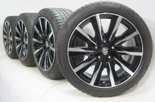 Porsche Porsche Taycan 4S S Turbo 20 inch velgen Pirelli Winterbanden Origineel