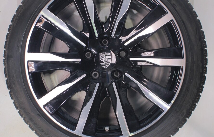 Porsche Porsche Taycan 4S S Turbo 20 inch velgen Pirelli Winterbanden Origineel