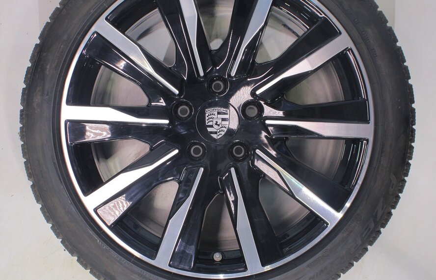 Porsche Porsche Taycan 4S S Turbo 20 inch velgen Pirelli Winterbanden Origineel