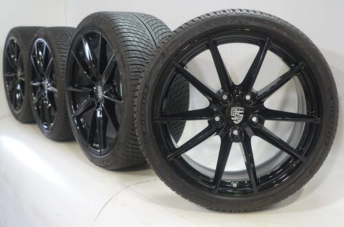 Porsche Porsche 911 992 Carrera S 4S Targa 4S 20 & 21 inch velgen Michelin Winterbanden Origineel