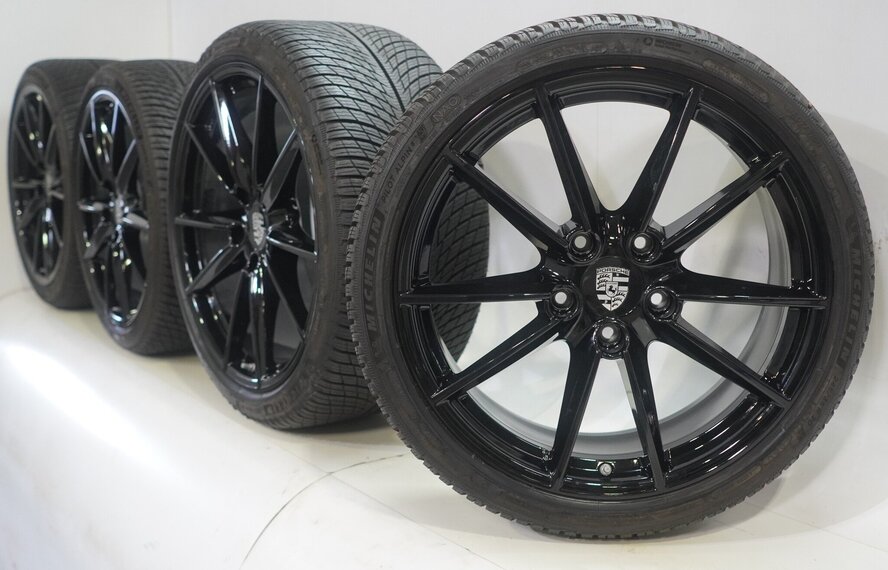 Porsche Porsche 911 992 Carrera S 4S Targa 4S 20 & 21 inch velgen Michelin Winterbanden Origineel