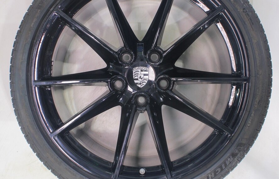 Porsche Porsche 911 992 Carrera S 4S Targa 4S 20 & 21 inch velgen Michelin Winterbanden Origineel