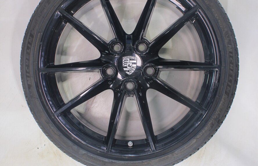 Porsche Porsche 911 992 Carrera S 4S Targa 4S 20 & 21 inch velgen Michelin Winterbanden Origineel