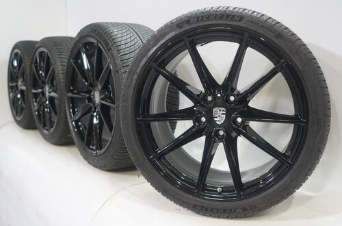 Porsche Porsche 911 992 Carrera S 4S Targa 4S 20 & 21 inch velgen Michelin Winterbanden Origineel