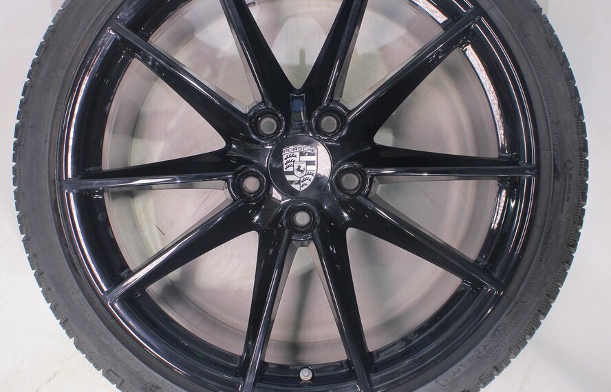 Porsche Porsche 911 992 Carrera S 4S Targa 4S 20 & 21 inch velgen Michelin Winterbanden Origineel