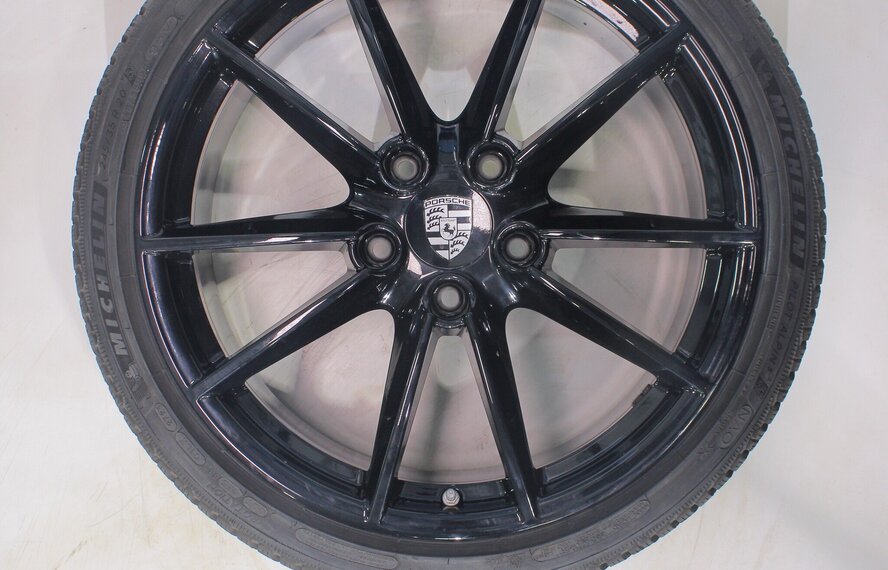 Porsche Porsche 911 992 Carrera S 4S Targa 4S 20 & 21 inch velgen Michelin Winterbanden Origineel