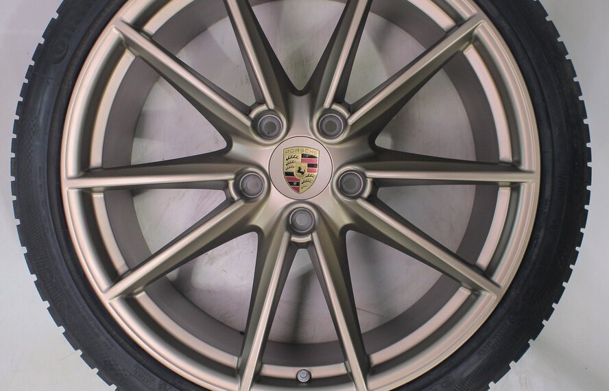 Porsche Porsche 911 992 Carrera S 4S Targa 4S 20 & 21 inch velgen Continental Winterbanden Origineel