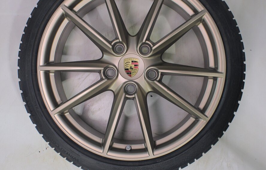 Porsche Porsche 911 992 Carrera S 4S Targa 4S 20 & 21 inch velgen Continental Winterbanden Origineel