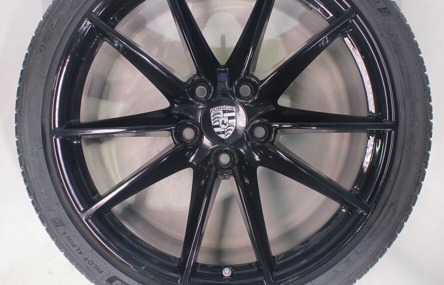 Porsche Porsche 911 992 Carrera S 4S Targa 4S 20 & 21 inch velgen Michelin Winterbanden Origineel