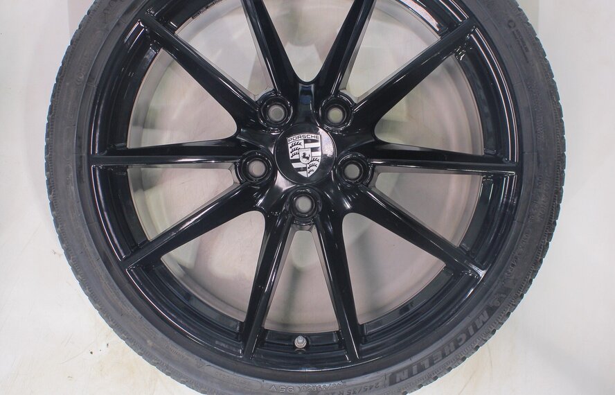 Porsche Porsche 911 992 Carrera S 4S Targa 4S 20 & 21 inch velgen Michelin Winterbanden Origineel