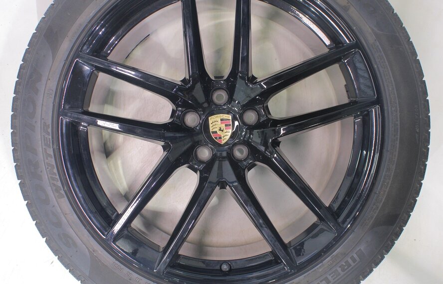 Porsche Porsche Macan II + III 95B 20 inch velgen Pirelli Winterbanden Origineel