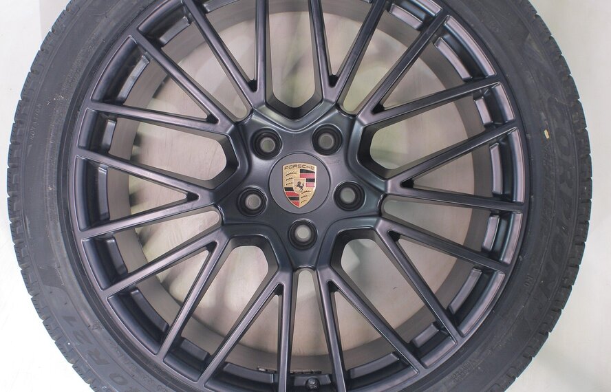 Porsche Porsche Cayenne E3 21 inch velgen Pirelli Winterbanden Origineel