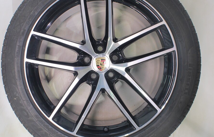 Porsche Porsche Macan II + III 95B 20 inch velgen Pirelli Winterbanden Origineel