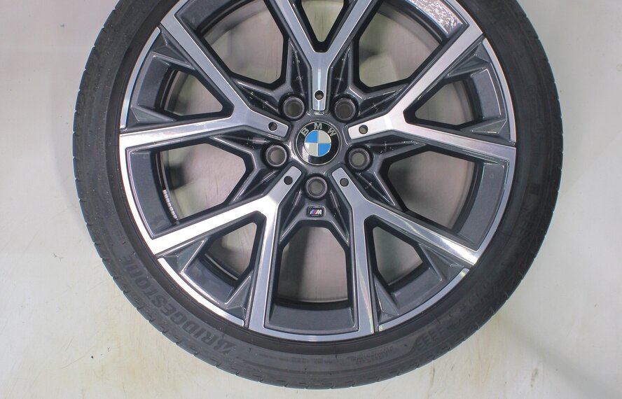 BMW BMW 1 2 serie F40 F44 2 serie Gran Coupe 553M 18 inch velgen Bridgestone Zomerbanden Origineel