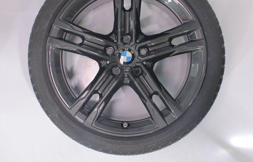 BMW BMW 1 2 serie F40 F44 2 serie Gran Coupe 556M 18 inch velgen Bridgestone Runflat Winterbanden Origineel