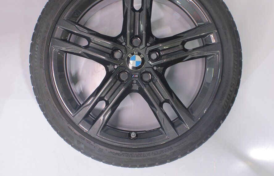 BMW BMW 1 2 serie F40 F44 2 serie Gran Coupe 556M 18 inch velgen Bridgestone Runflat Winterbanden Origineel