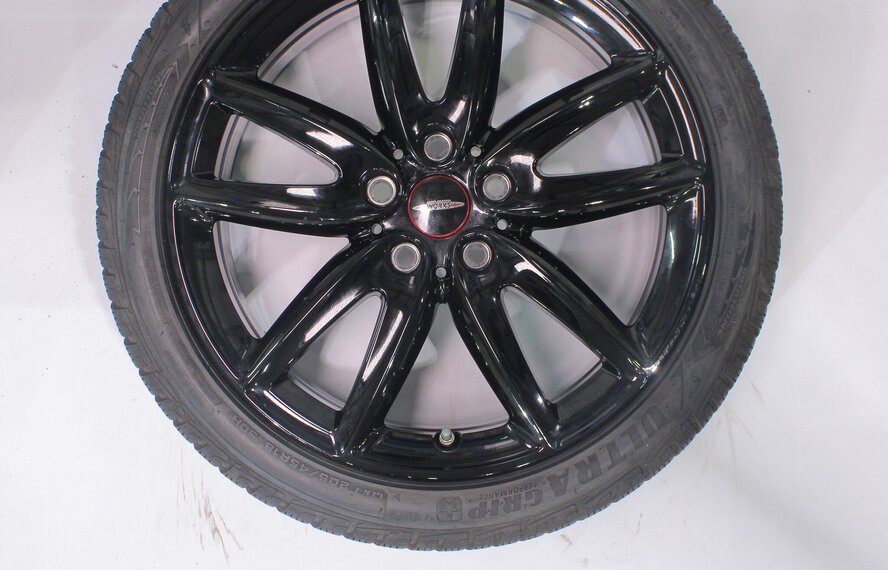 Mini Mini Clubman F54 JCW815 18 inch velgen Goodyear Winterbanden Origineel