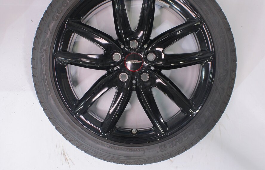 Mini Mini Clubman F54 JCW815 18 inch velgen Goodyear Winterbanden Origineel