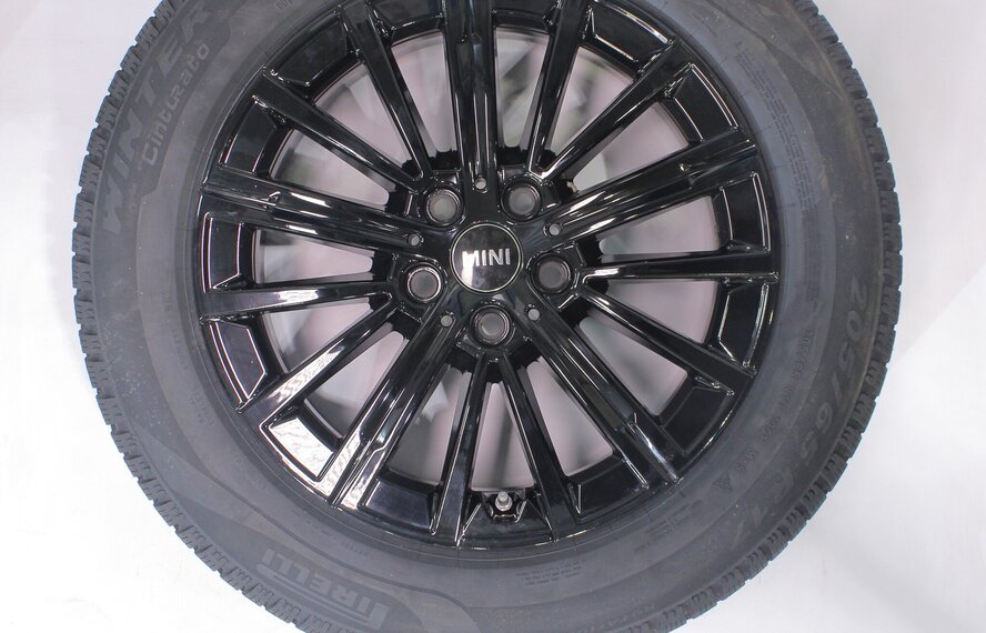Mini U25 Countryman 833 17 inch velgen Pirelli Winterbanden Nieuw Origineel