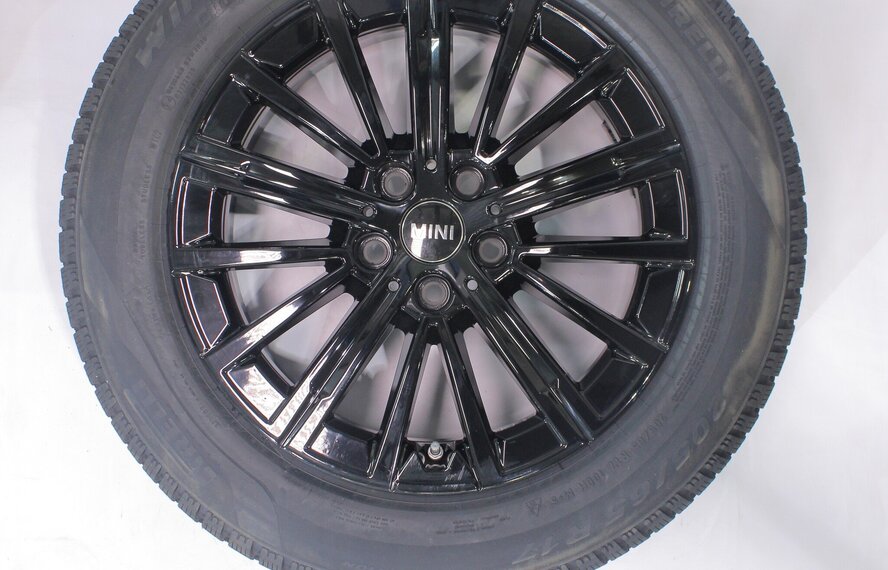 Mini U25 Countryman 833 17 inch velgen Pirelli Winterbanden Nieuw Origineel