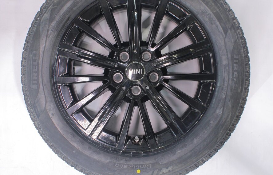 Mini U25 Countryman 833 17 inch velgen Pirelli Winterbanden Nieuw Origineel