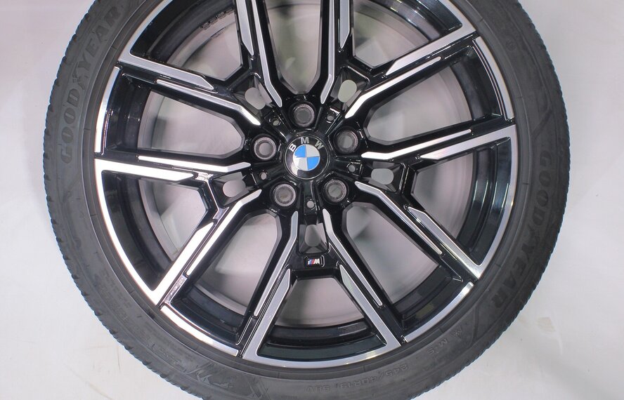 BMW BMW 4 serie i4 G26 859M 19 inch velgen Goodyear Winterbanden Origineel
