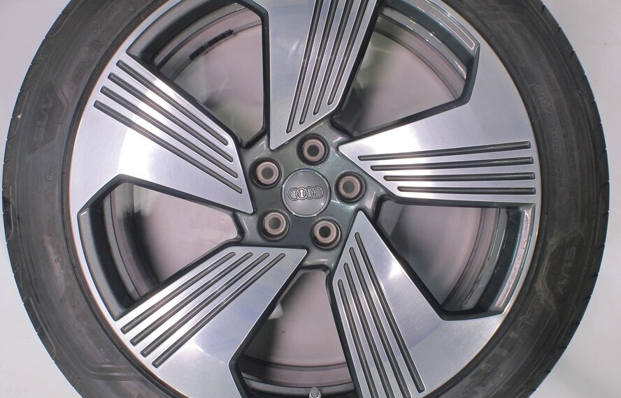 Audi Audi e-tron GE Q8 e-tron 21 inch velgen Goodyear Zomerbanden Origineel