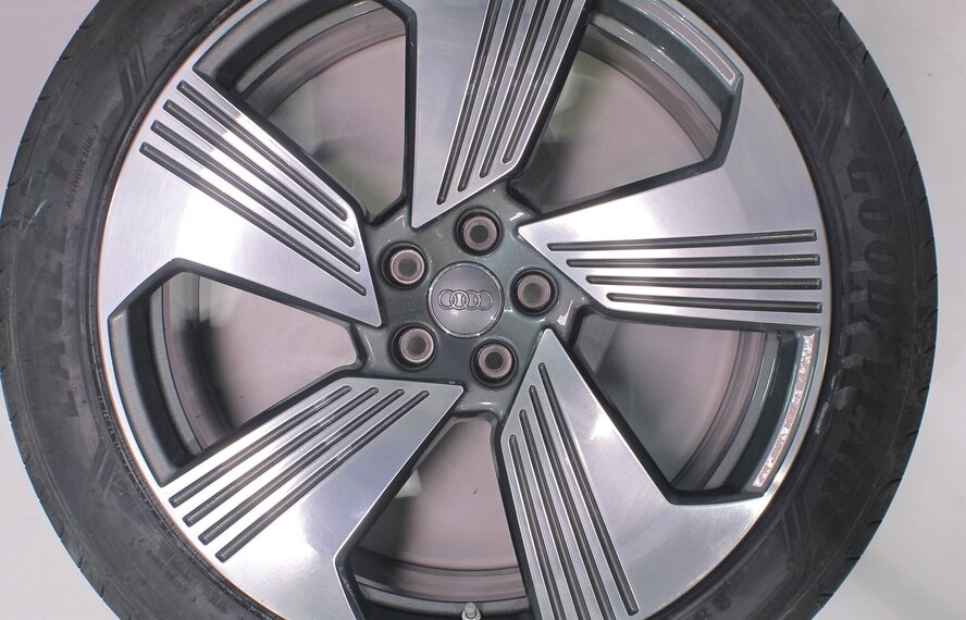 Audi Audi e-tron GE Q8 e-tron 21 inch velgen Goodyear Zomerbanden Origineel