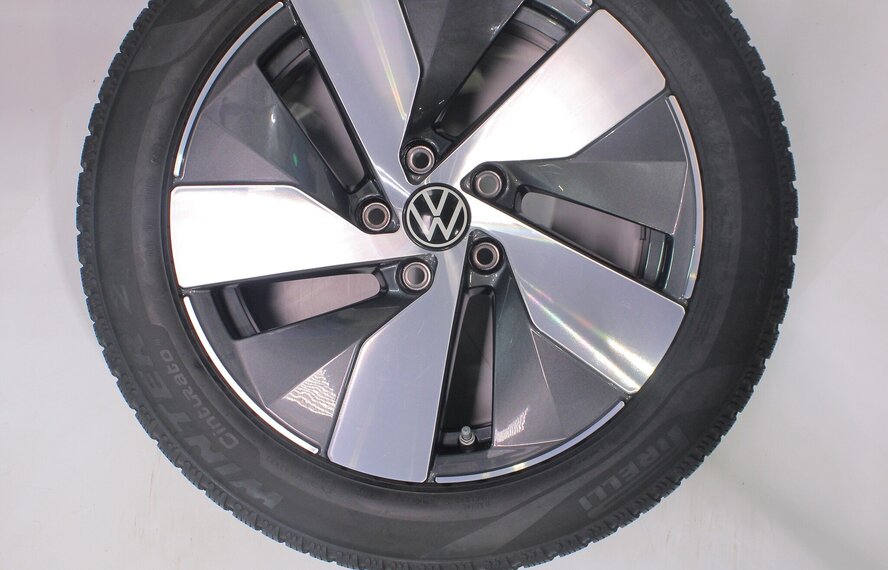 Volkswagen Volkswagen Passat 3J Bologna 17 inch velgen Pirelli Winterbanden Origineel