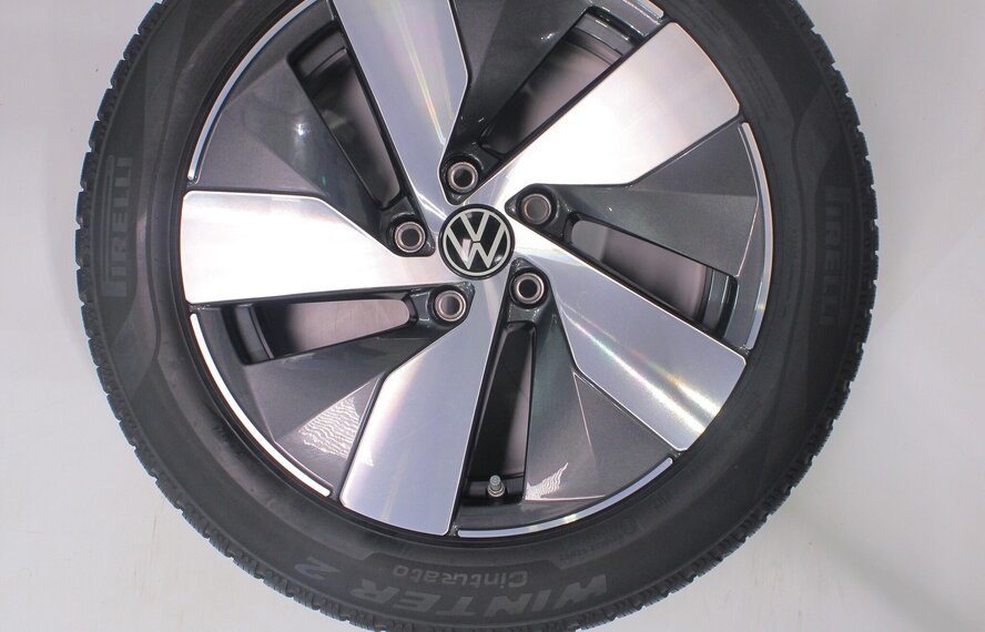 Volkswagen Volkswagen Passat 3J Bologna 17 inch velgen Pirelli Winterbanden Origineel