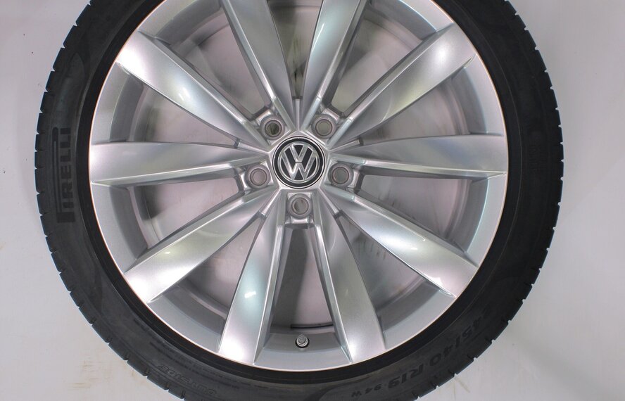 Volkswagen Volkswagen Arteon Passat 19 inch velgen Pirelli Zomerbanden Origineel