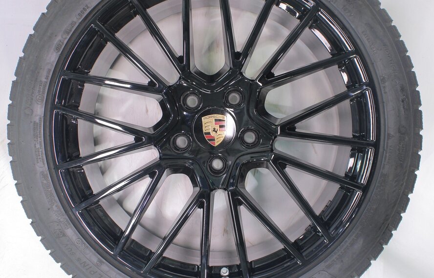 Porsche Porsche Cayenne Coupé 21 inch velgen Michelin Winterbanden Origineel