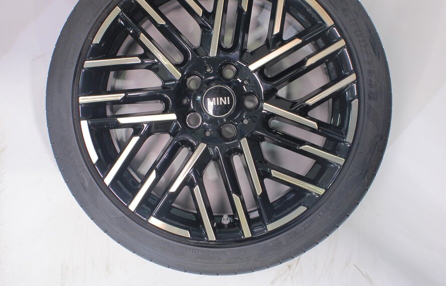 Mini Cooper J01 18 inch velgen Goodyear Zomerbanden Nieuw Origineel