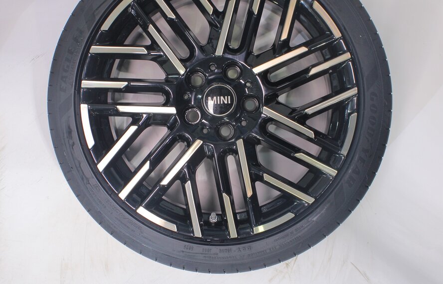 Mini Cooper J01 18 inch velgen Goodyear Zomerbanden Nieuw Origineel