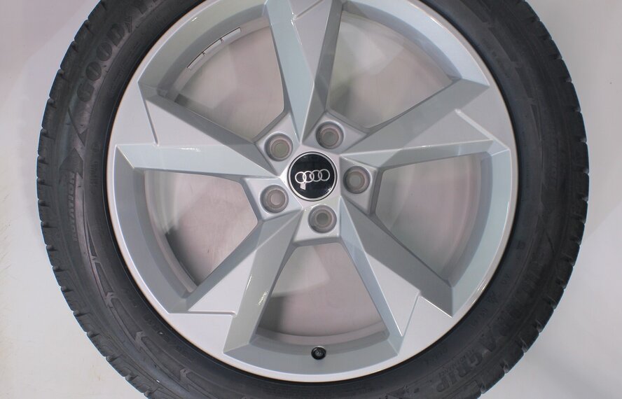 Audi Audi Q3 SQ3 F3B 19 inch velgen Goodyear Winterbanden Origineel