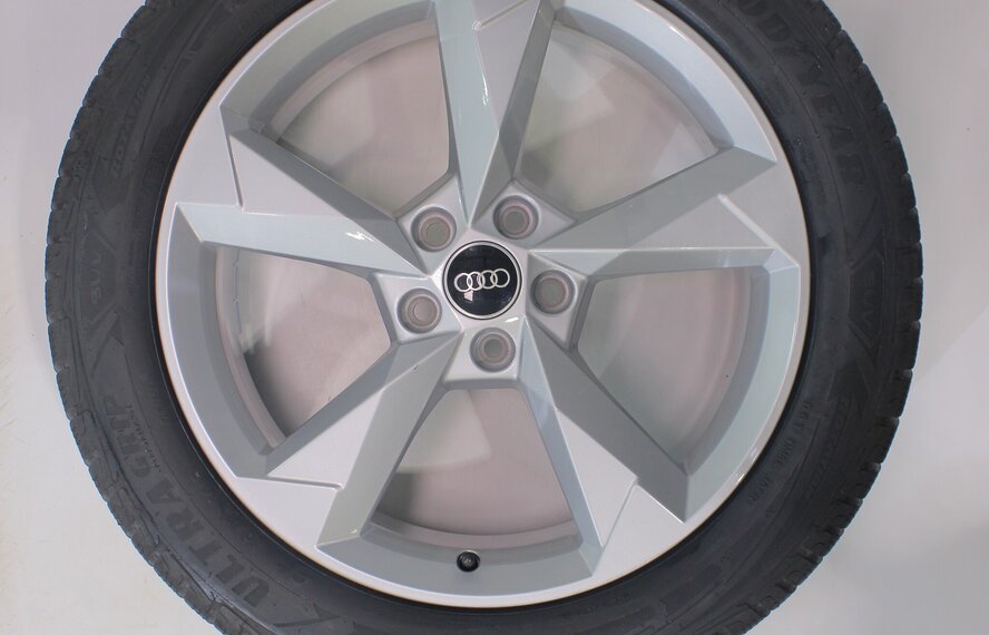 Audi Audi Q3 SQ3 F3B 19 inch velgen Goodyear Winterbanden Origineel