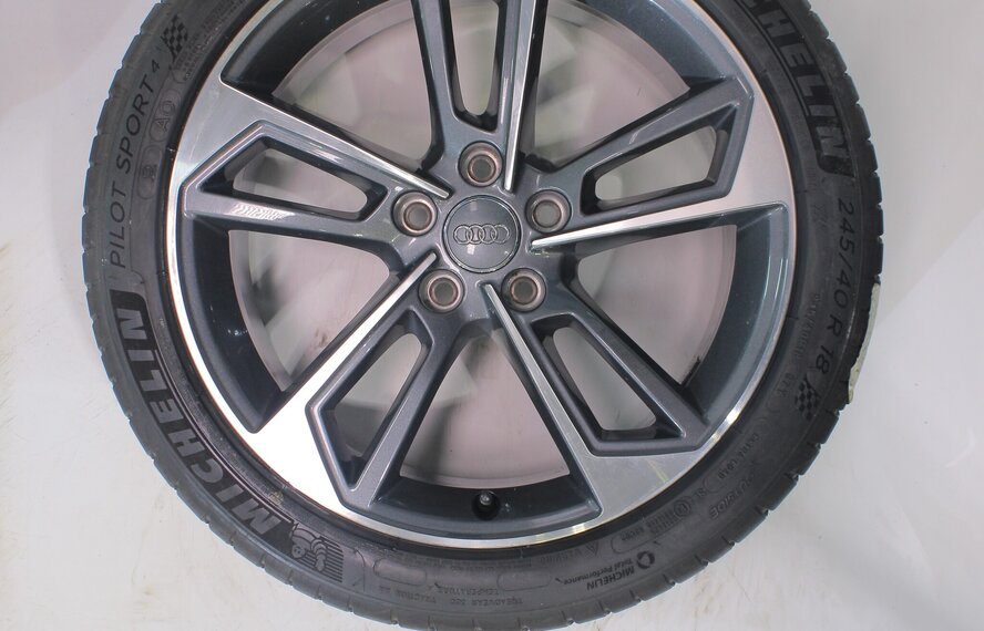 Audi Audi A4 S4 B9 8W 18 inch velgen Michelin Zomerbanden Origineel