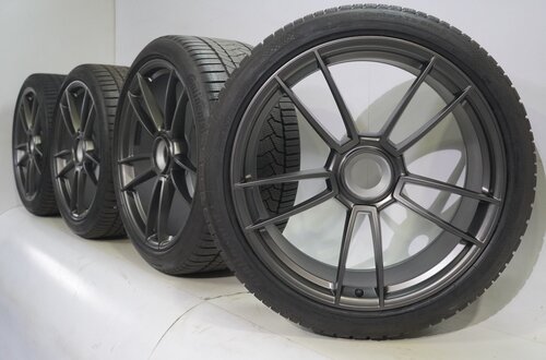 Porsche Porsche 911 992 GTS Turbo S GT3 20 & 21 inch velgen Continental Winterbanden Origineel