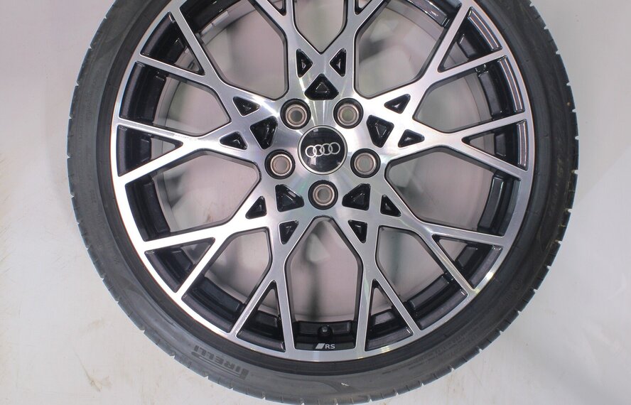 Audi Audi RS3 8Y 19 inch velgen Pirelli Zomerbanden Origineel