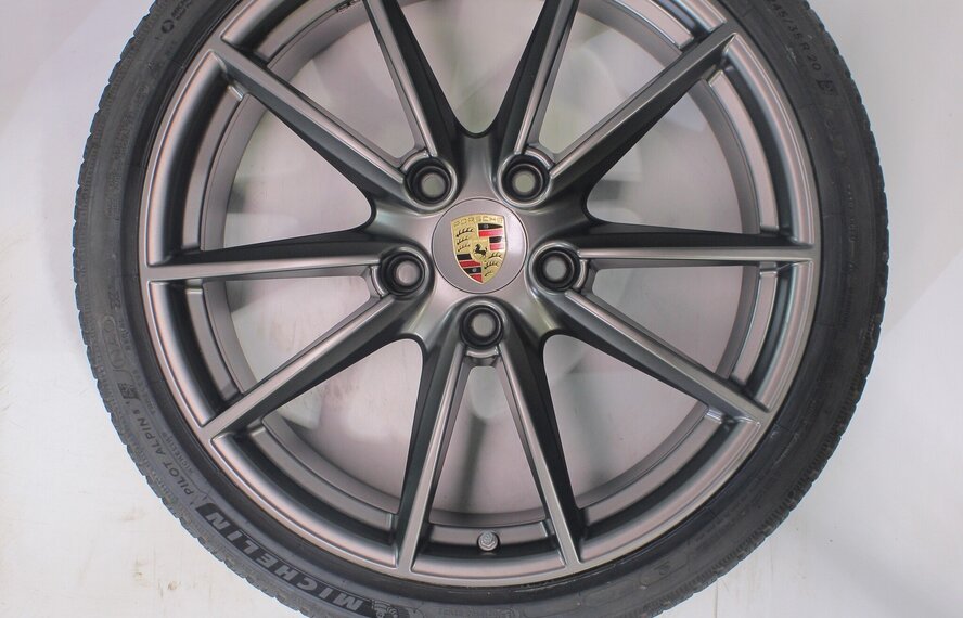 Porsche Porsche 911 992 Carrera S 4S Targa 4S 20 & 21 inch velgen Michelin Winterbanden Origineel