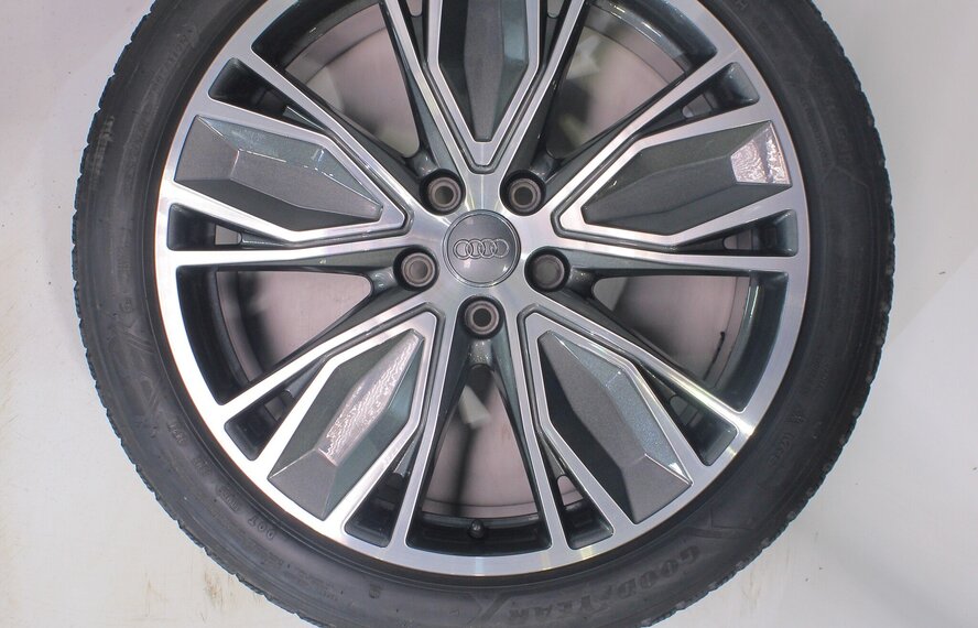 Audi Audi A5 S5 B10 19 inch velgen Goodyear Winterbanden Origineel