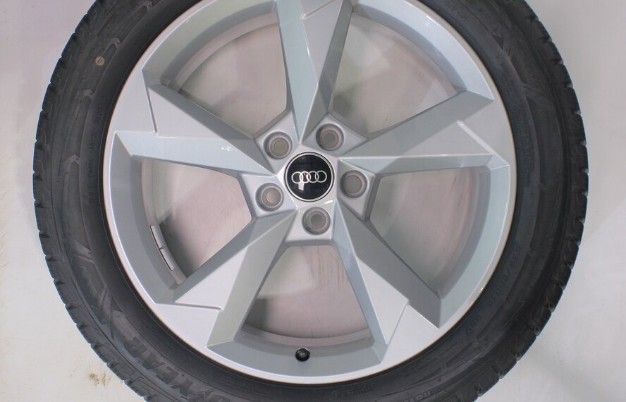 Audi Audi Q3 SQ3 F3B 19 inch velgen Goodyear Winterbanden Origineel
