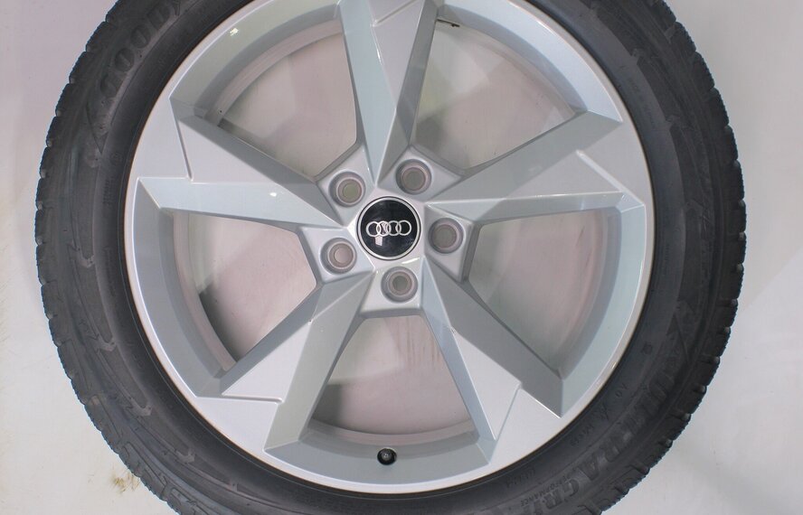 Audi Audi Q3 SQ3 F3B 19 inch velgen Goodyear Winterbanden Origineel