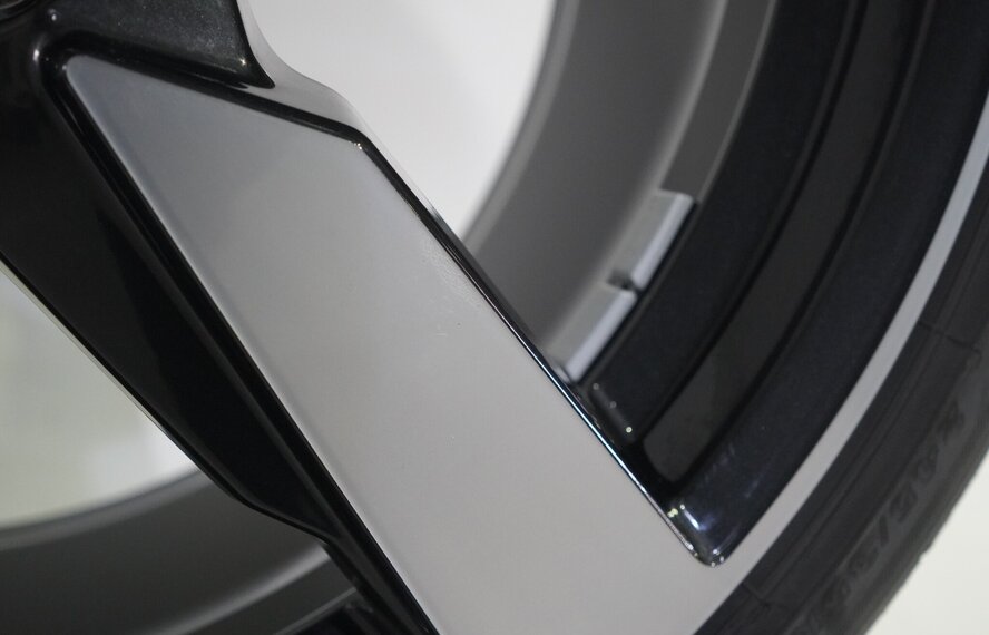 Audi Audi TT 8S S-line 19 inch velgen Bridgestone Zomerbanden Origineel