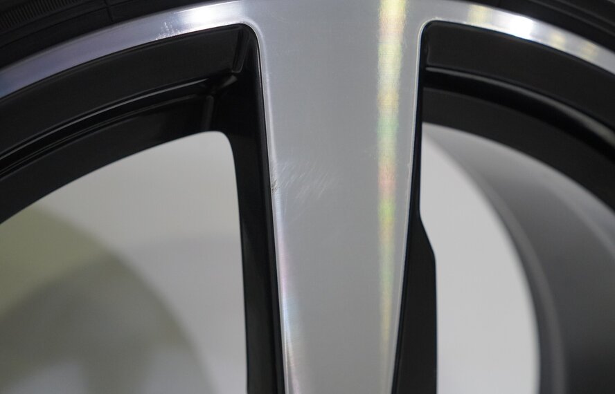 Audi Audi TT 8S S-line 19 inch velgen Bridgestone Zomerbanden Origineel