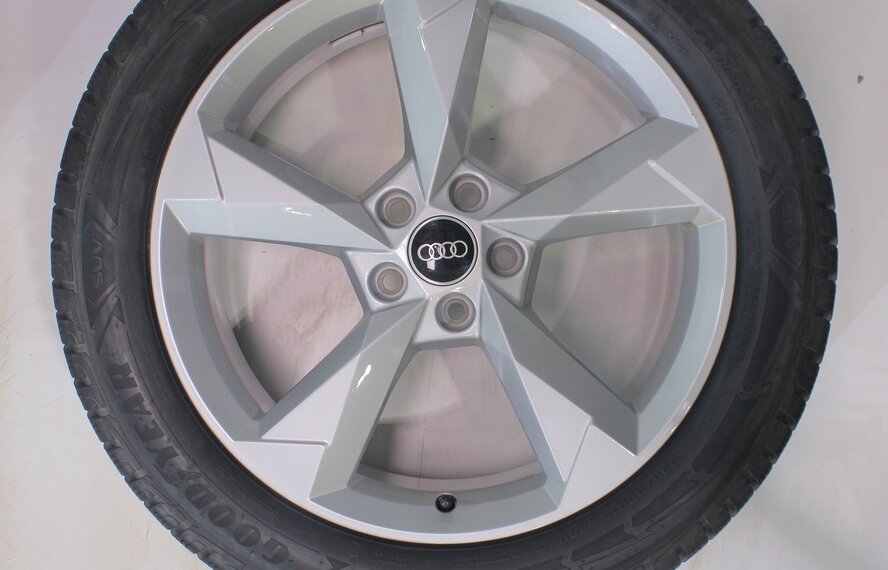 Audi Audi Q3 SQ3 F3B 19 inch velgen Goodyear Winterbanden Origineel