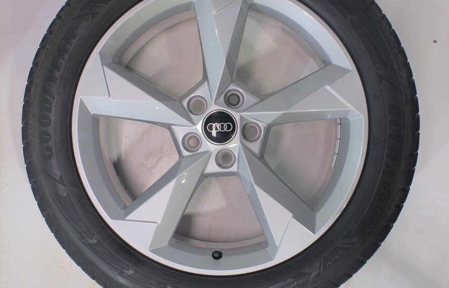 Audi Audi Q3 SQ3 F3B 19 inch velgen Goodyear Winterbanden Origineel