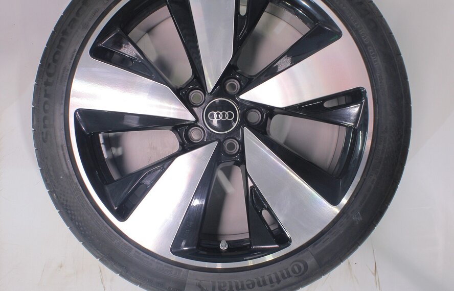 Audi Audi A5 S5 B10 19 inch velgen Continental Zomerbanden Origineel